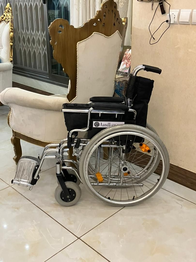 ویلچر سبک مسافرتی تایوانی اصل در حد اکبند|آرایشی، بهداشتی، درمانی|شاهین‌شهر, مخابرات (شهید بهشتی)|دیوار