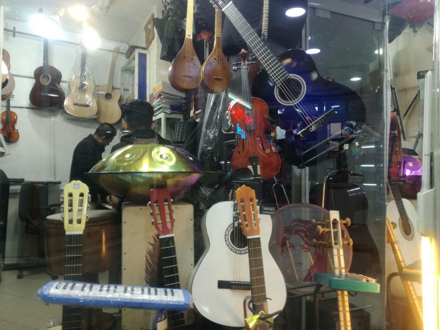 پخش  وفروشانواع گیتار ایرانی  وخارجی|گیتار، بیس، امپلیفایر|همدان, |دیوار