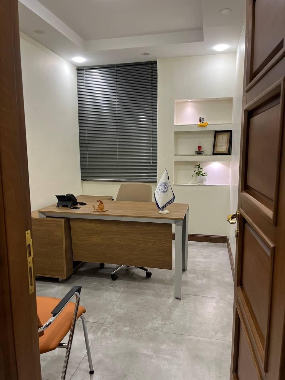 اجاره دفتر زیبا و همکاری ویژه با وکلا میدان انقلاب|اجارهٔ کوتاهمدت دفتر کار و فضای آموزشی|تهران, نصرت|دیوار