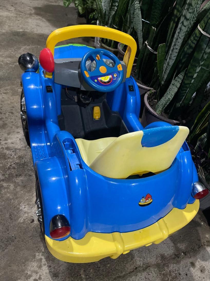 ماشین شارژی کاملا سالم با قیمت باورنکردنی|اسباببازی|رشت, لاکان شهر|دیوار