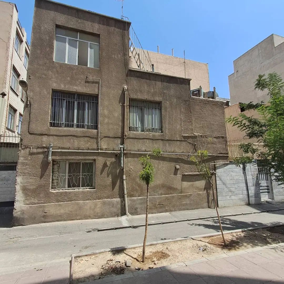 فروش خونه ۵۰ سال سخت تر و تمیز|فروش زمین و ملک کلنگی|تهران, امام زاده عبدالله|دیوار