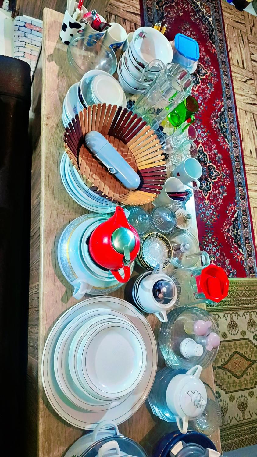 ظروف آشپزخانه|ظروف پخت‌وپز|بومهن, |دیوار