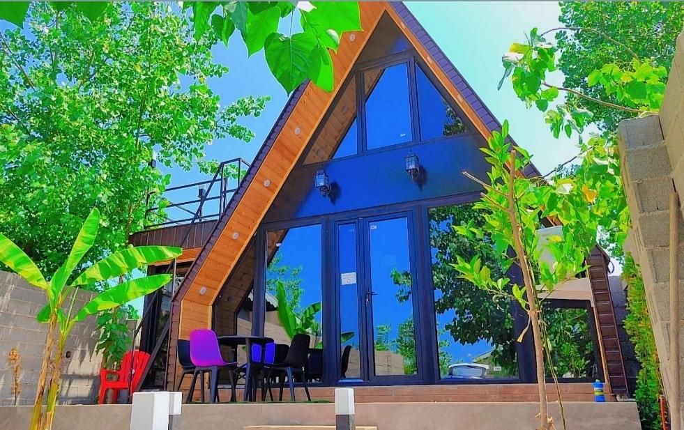 کلبه سویسی شیک نوساز روبه دریا|اجارهٔ کوتاهمدت ویلا و باغ|رشت, هلال احمر|دیوار