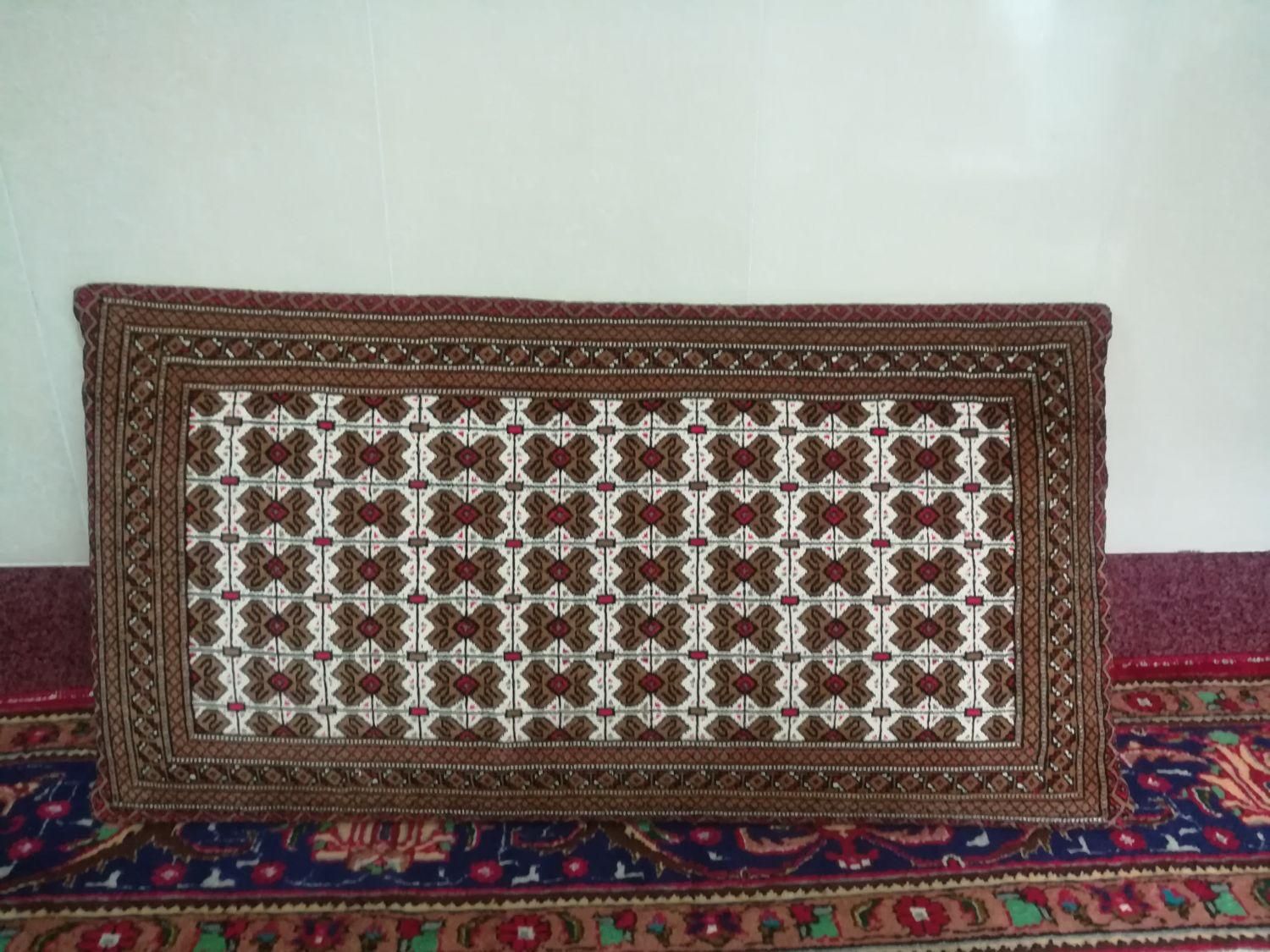 پشتی قدیمی سالم|پشتی|مرند, |دیوار