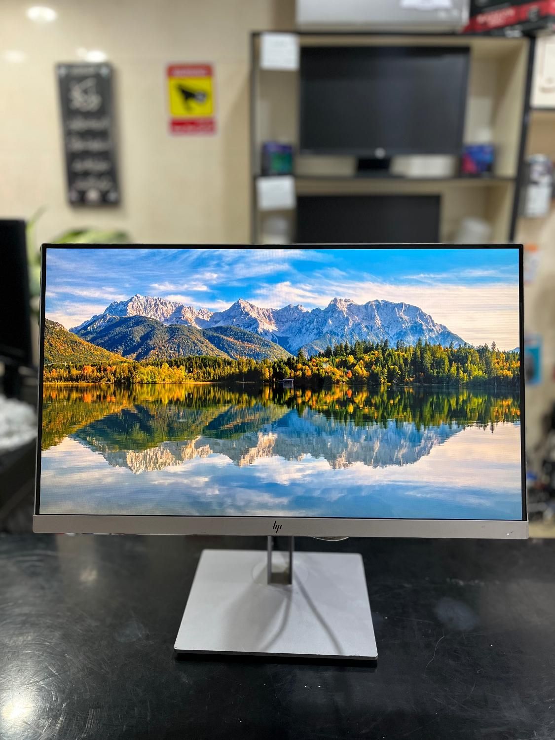 مانیتور Hp E233 پنل IPS سری ساخت 2020|قطعات و لوازم جانبی رایانه|قم, انسجام|دیوار