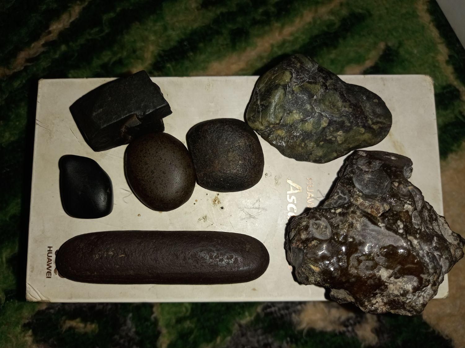 سنگهای قیمتی ومشکوک به شهاب سنگ|جواهرات|تبریز, |دیوار