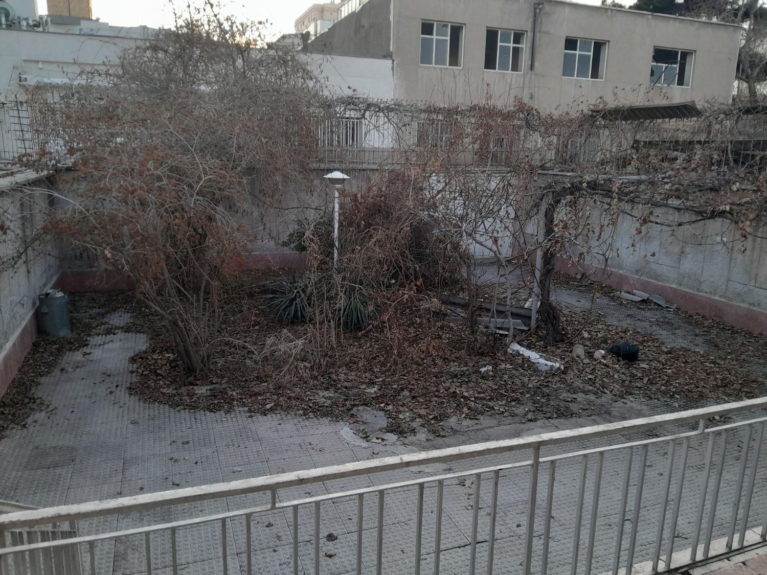 ویلایی ۳۰۰ متر سه راه ادبیات سناباد|فروش خانه و ویلا|مشهد, سناباد|دیوار