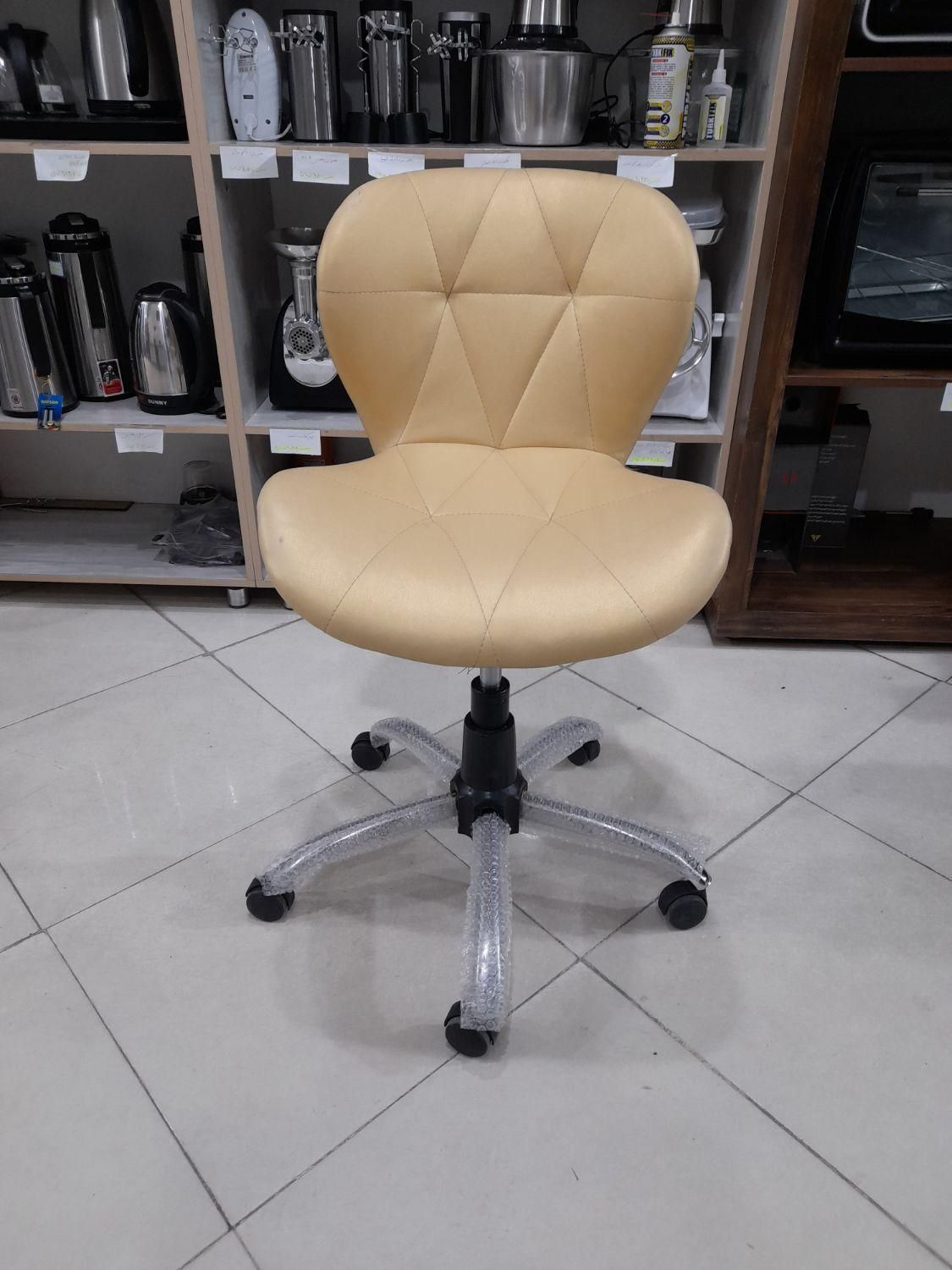 صندلی تابوره استادکار *آرایشگاه*ناخنکار اثاث مارکت|آرایشگاه و سالنهای زیبایی|سیرجان, |دیوار