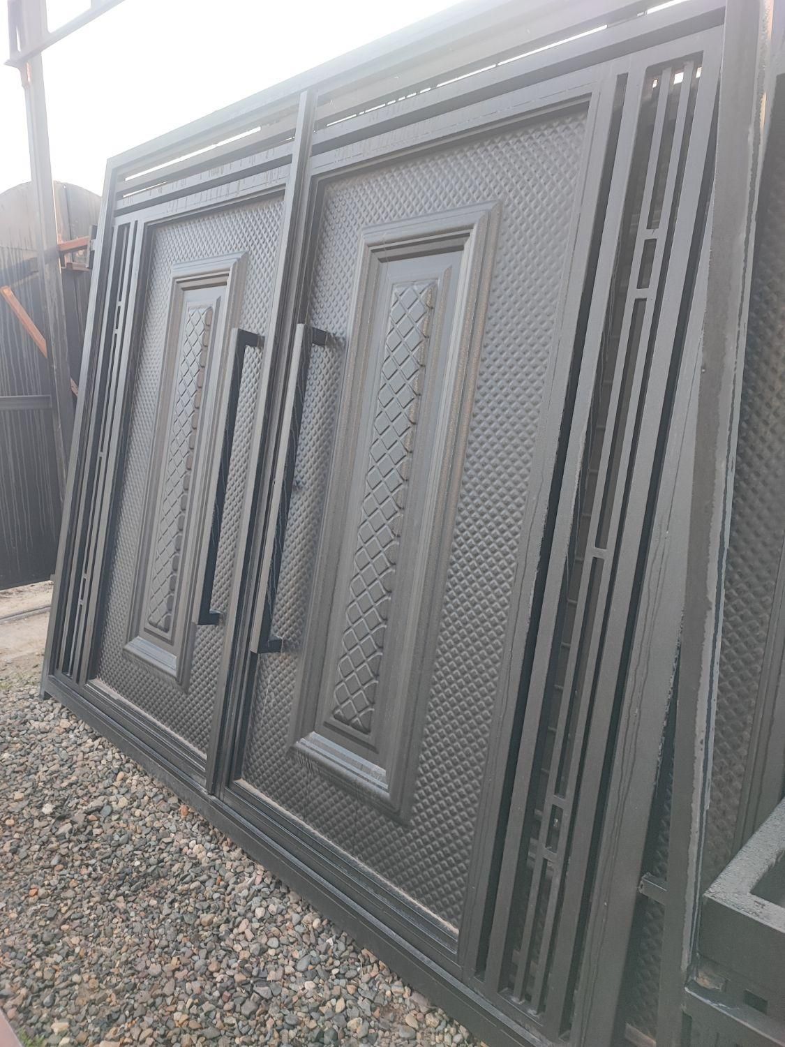 استاد کار نقاشی و کارگر نقاشی برای درهای حیاطی|استخدام صنعتی، فنی، مهندسی|تنکابن, |دیوار