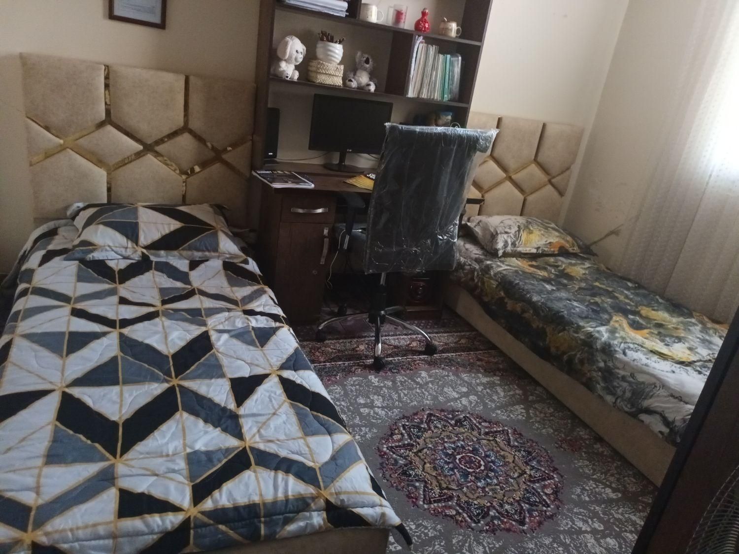 دوتاتخت یک نفره درحدنووسرویس آینه وشلف دیواری|تخت و سرویس خواب|تهران, امیریه|دیوار