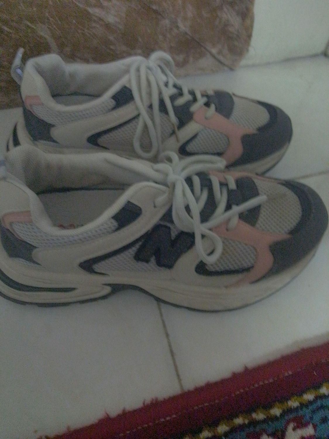 چند عدد کتونی اورجینال|کیف، کفش، کمربند|مشکیندشت, |دیوار