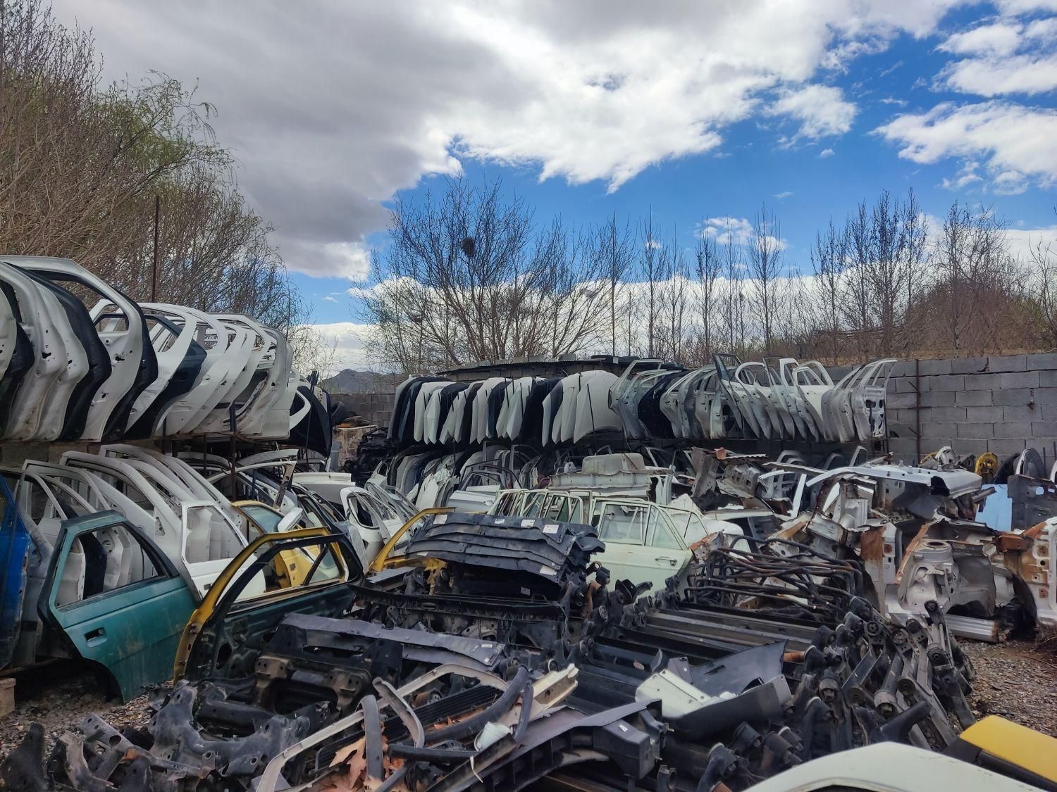 لوازم بدنه دست دوم اتومبیل ایرانی و خارجی|قطعات یدکی و لوازم جانبی|خمینی‌شهر, |دیوار