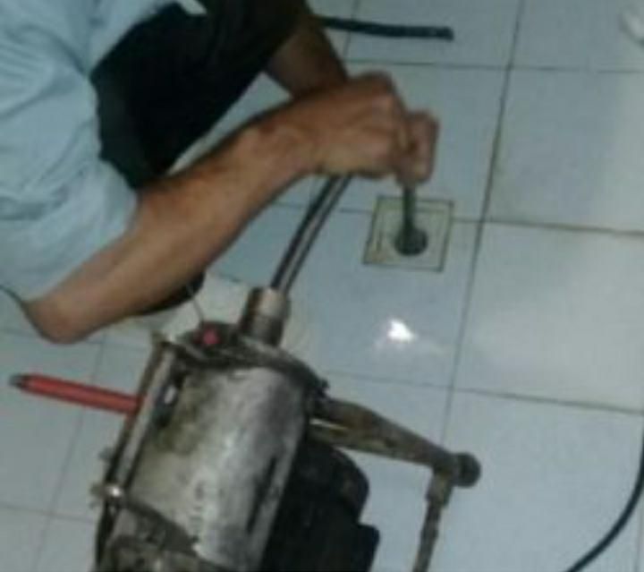 لوله بازکنی و تخلیه چاه ماهر (حسینی)|خدمات پیشه و مهارت|لاهیجان, آهندان|دیوار