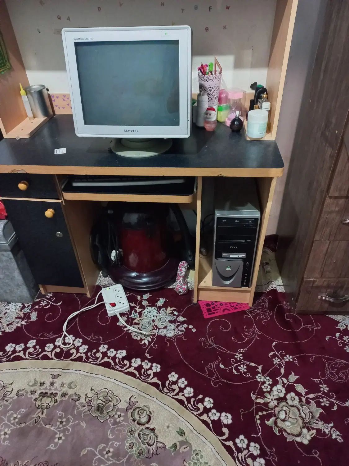 باعرض سلام یک کامپیوتر بامیزش قیمت ۱۵۰۰تومان|میز تحریر و کامپیوتر|کهریزک, |دیوار