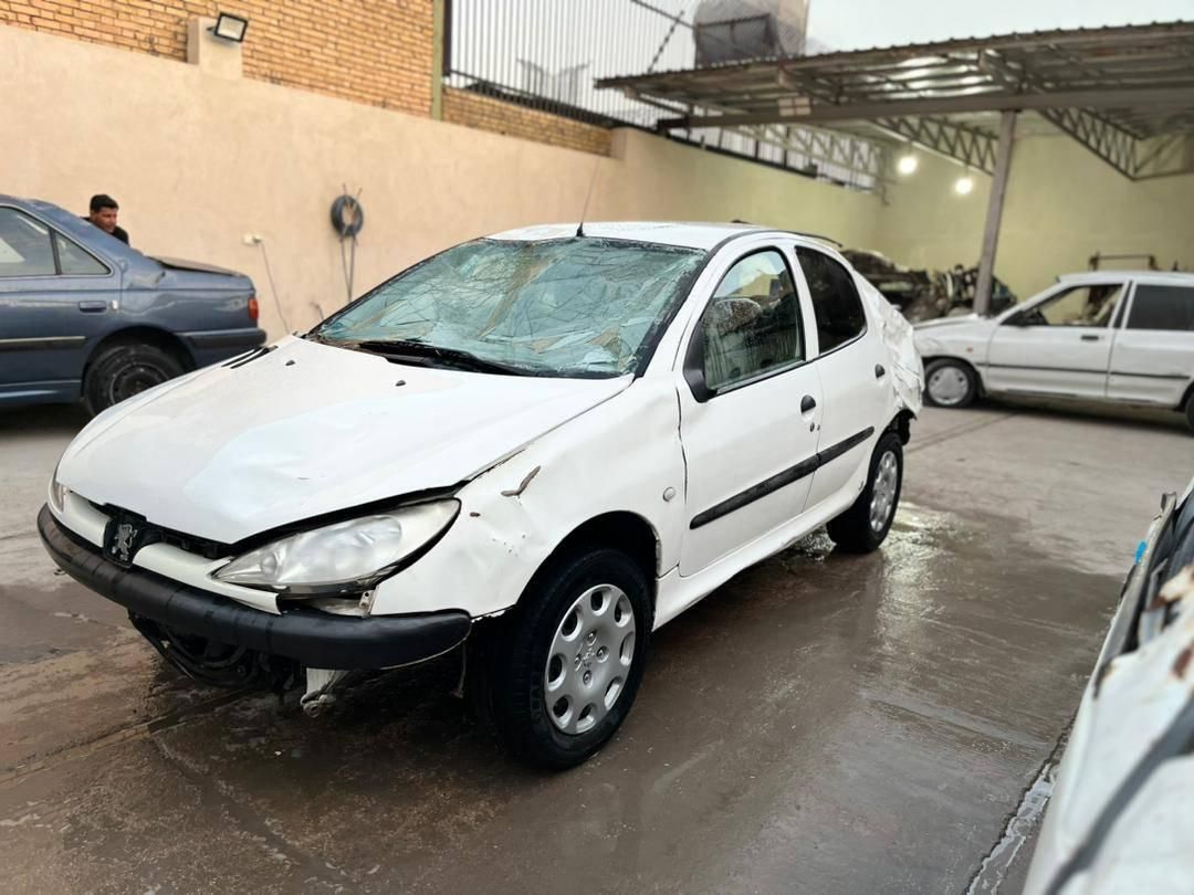 پژو 206 صندوقدار tu5 v8 مدل 93 تصادفی|خودرو سواری و وانت|شیراز, ترمینال باربری|دیوار