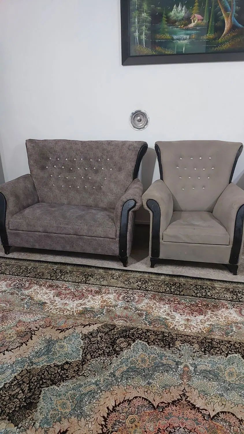 مبل هفت نفر با روکش تمیز در حد نو قیمت ده میلیون|مبلمان خانگی و میز عسلی|مهر, |دیوار