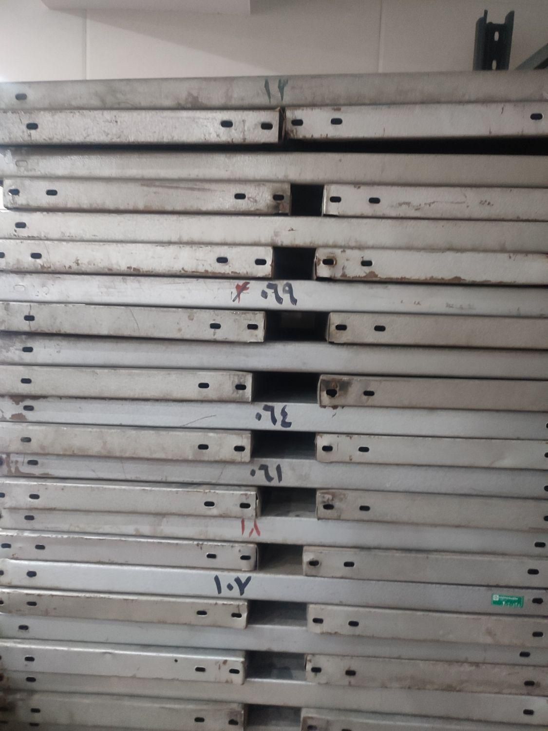 قفسه دست دوم در قفسه بندی تانیران|فروشگاه و مغازه|تهران, شهرک ولیعصر جنوبی|دیوار