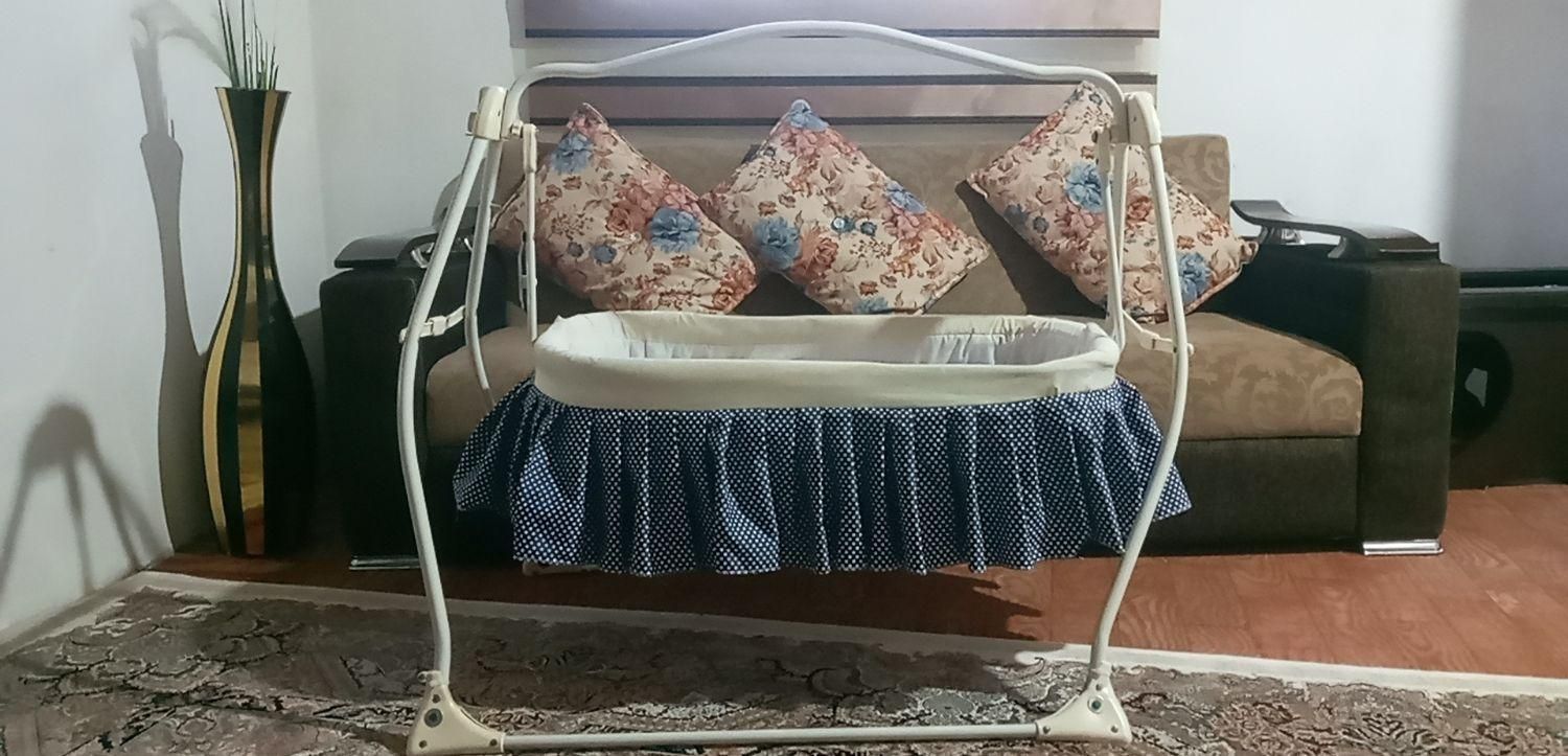 گهواره نوزاد به هم راه چشه بندش|تخت و صندلی بچه|محمودآباد, |دیوار