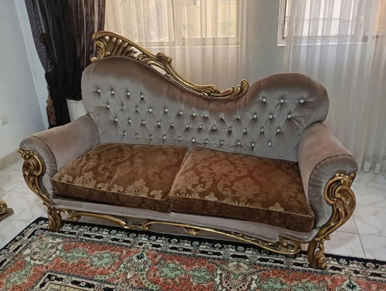 مبل کلاسیک 7نفره و کاناپه 5نفره همراه عسلی و بوفه|مبلمان خانگی و میز عسلی|هشتگرد, فاز ۱ مهستان|دیوار