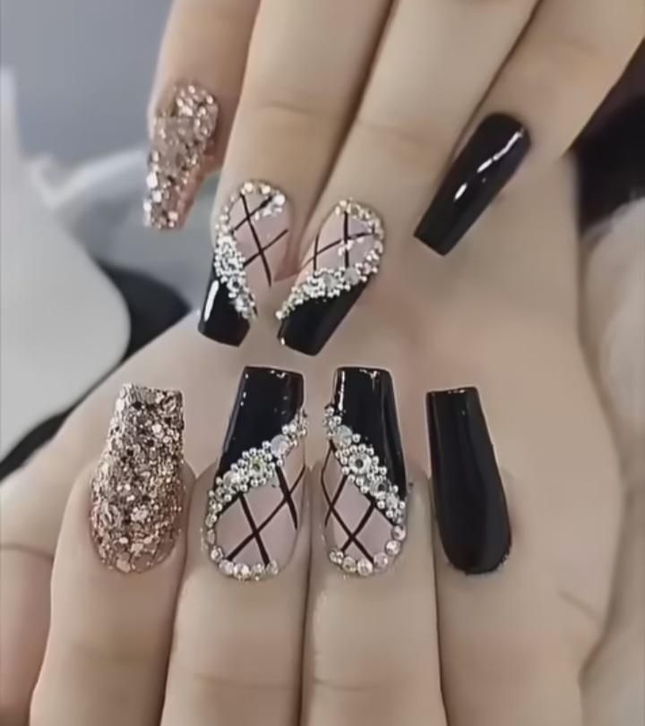 آموزش‌وخدمات‌کاشت‌ناخن‌ومژه.کراتین.کوتاهی‌وتاتو|خدمات آرایشگری و زیبایی|صدرا-فارس, فاز ۱|دیوار