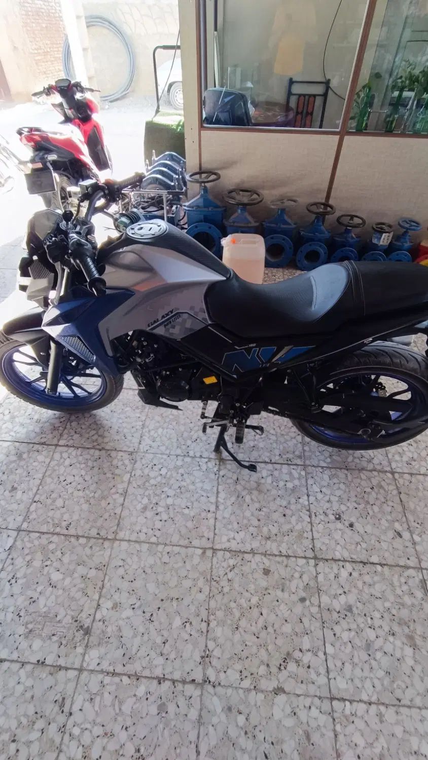 گلکسی na 180 sym|موتورسیکلت|اصفهان, باغ دریاچه|دیوار