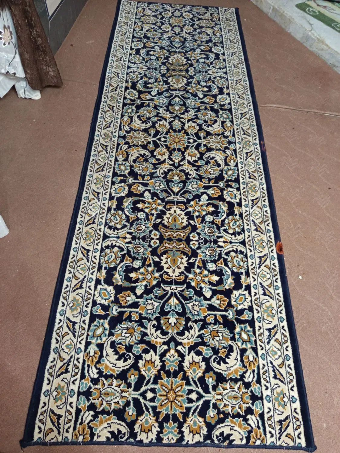 تعدادی وسیله خونه‌‌.میزسه کشو.قالیچه.گلیم آشپزخونه|گلیم، جاجیم، گبه|زاهدان, |دیوار
