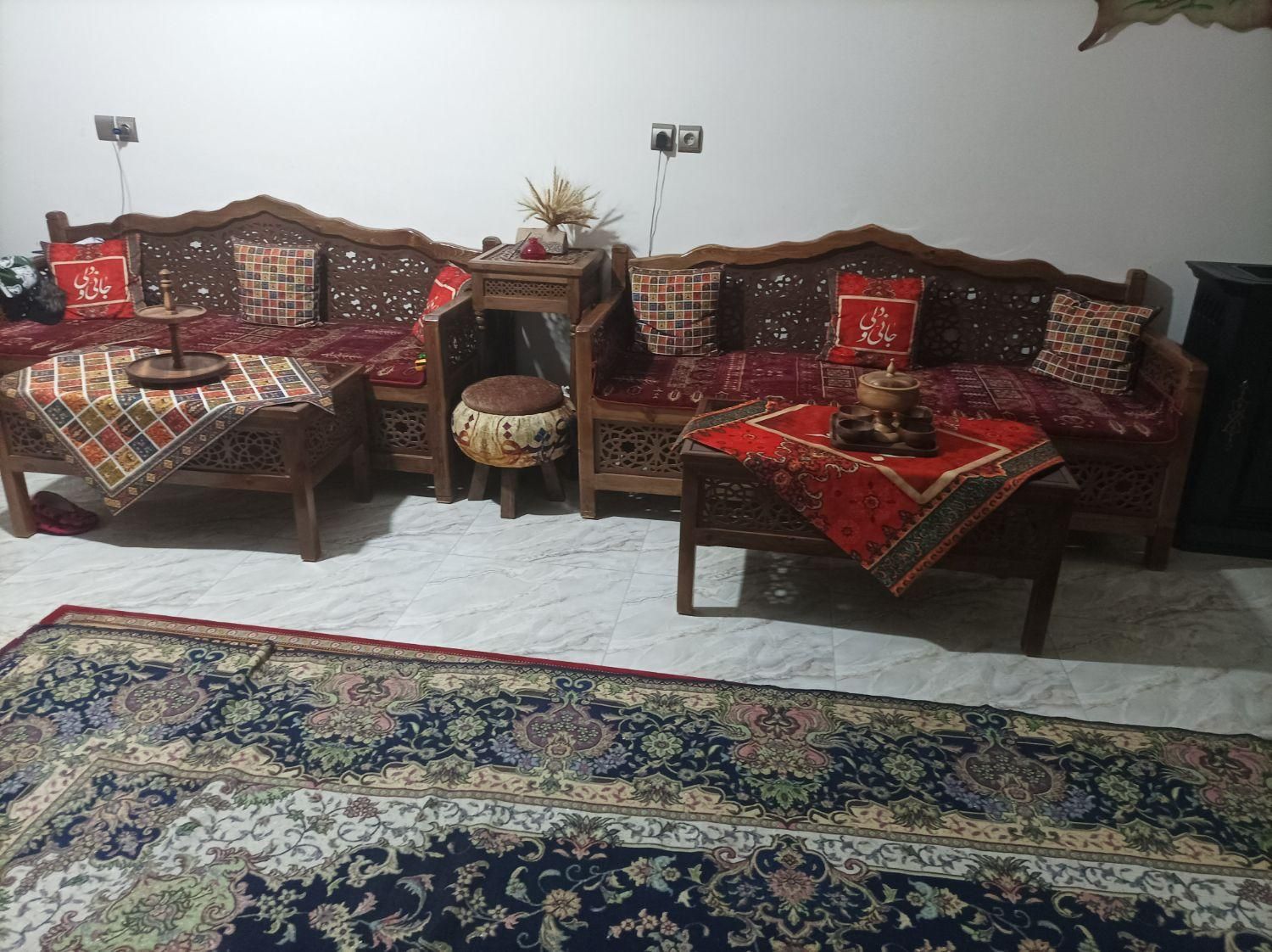 تخت سنتی s....۱۲۰|مبلمان خانگی و میز عسلی|اصفهان, باغ فردوس|دیوار