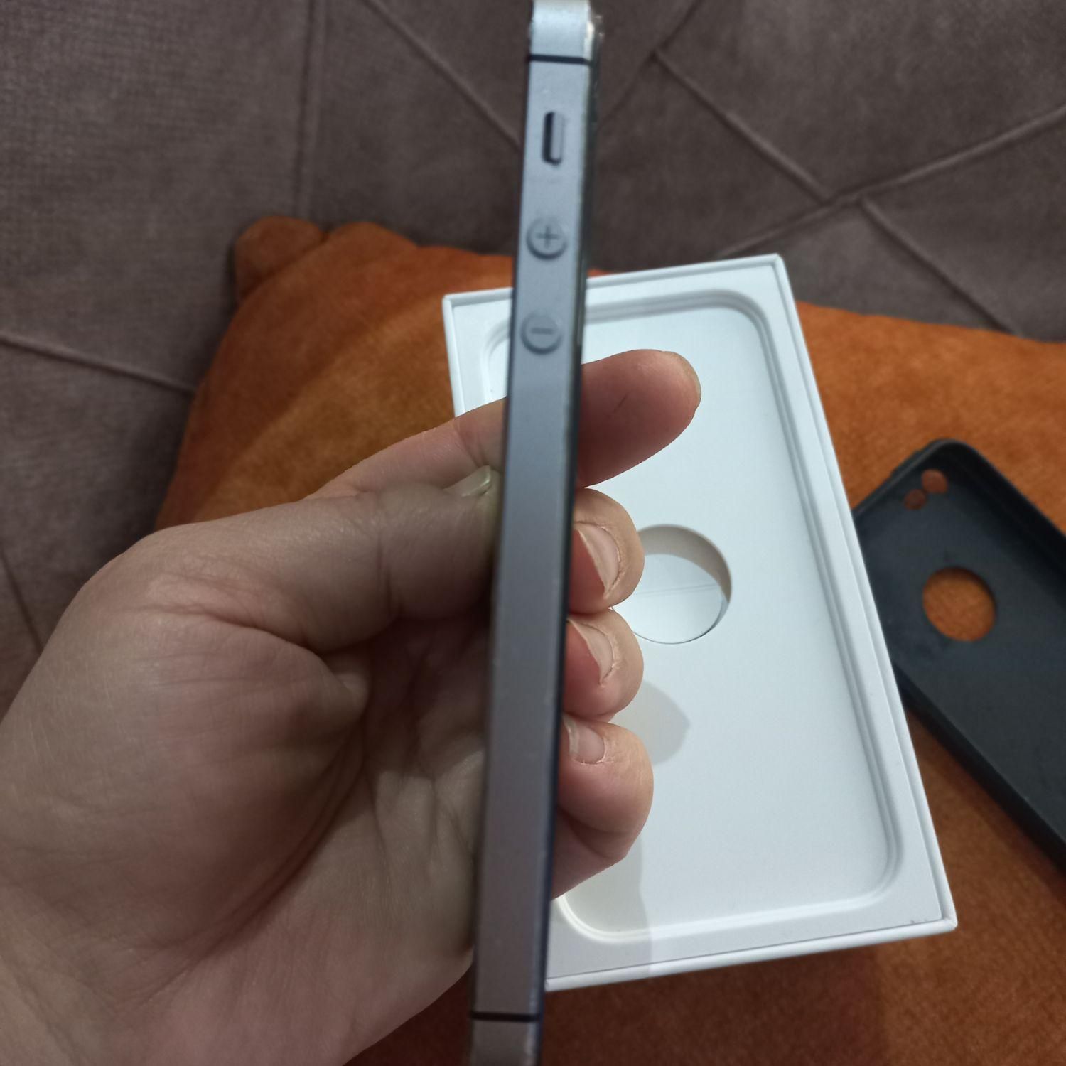 اپل iPhone 5s با حافظهٔ ۱۶ گیگابایت|موبایل|تهران, شهرک غرب|دیوار