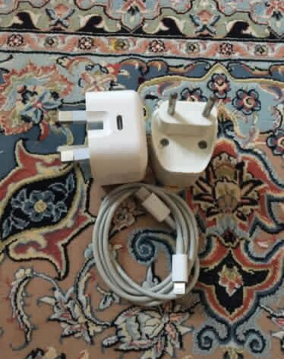 تعدادی شارژر و مویایل اورجینال اپل و شیائومی|لوازم جانبی موبایل و تبلت|تهران, شهر زیبا|دیوار