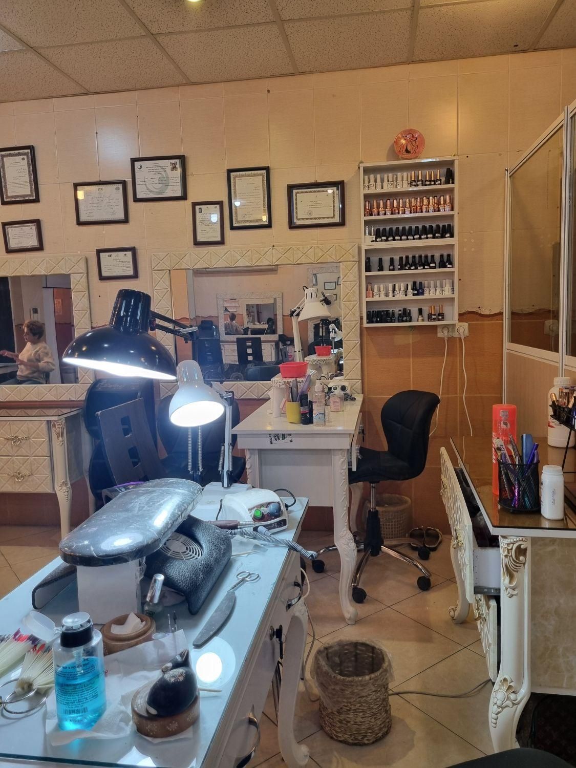 اجاره لاین ناخن و مژه فقط 1200 فقط به مدت یک هفته|اجارهٔ دفتر کار، اتاق اداری، مطب|مشهد, شهرک رازی (شهرک غرب)|دیوار
