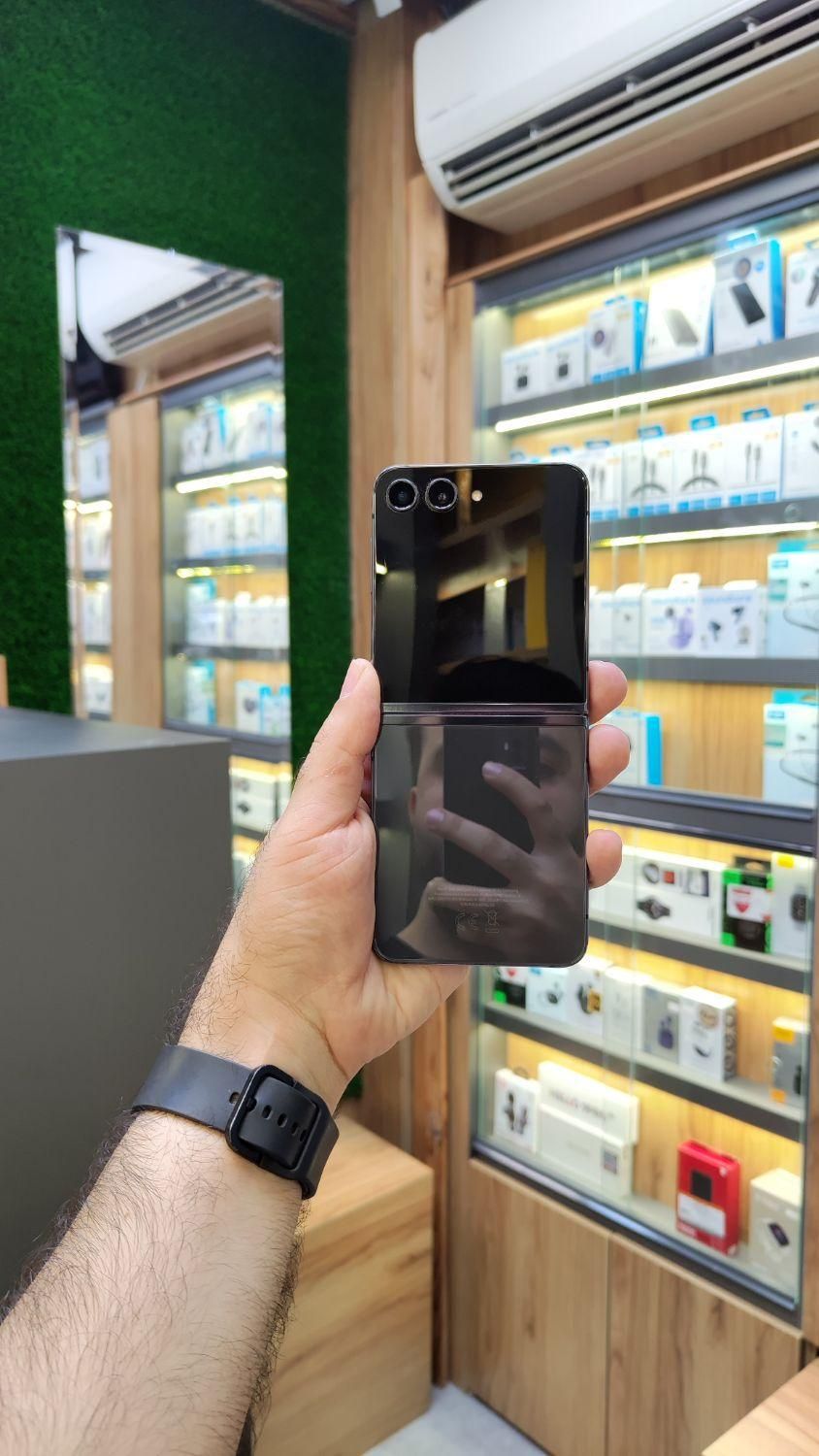 سامسونگ Galaxy Z Flip5 با حافظهٔ ۲۵۶ گیگابایت|موبایل|تهران, تجریش|دیوار