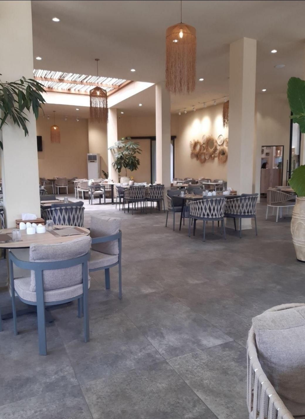 کافه رستوران ریوار|استخدام خدمات فروشگاه و رستوران|قزوین, |دیوار