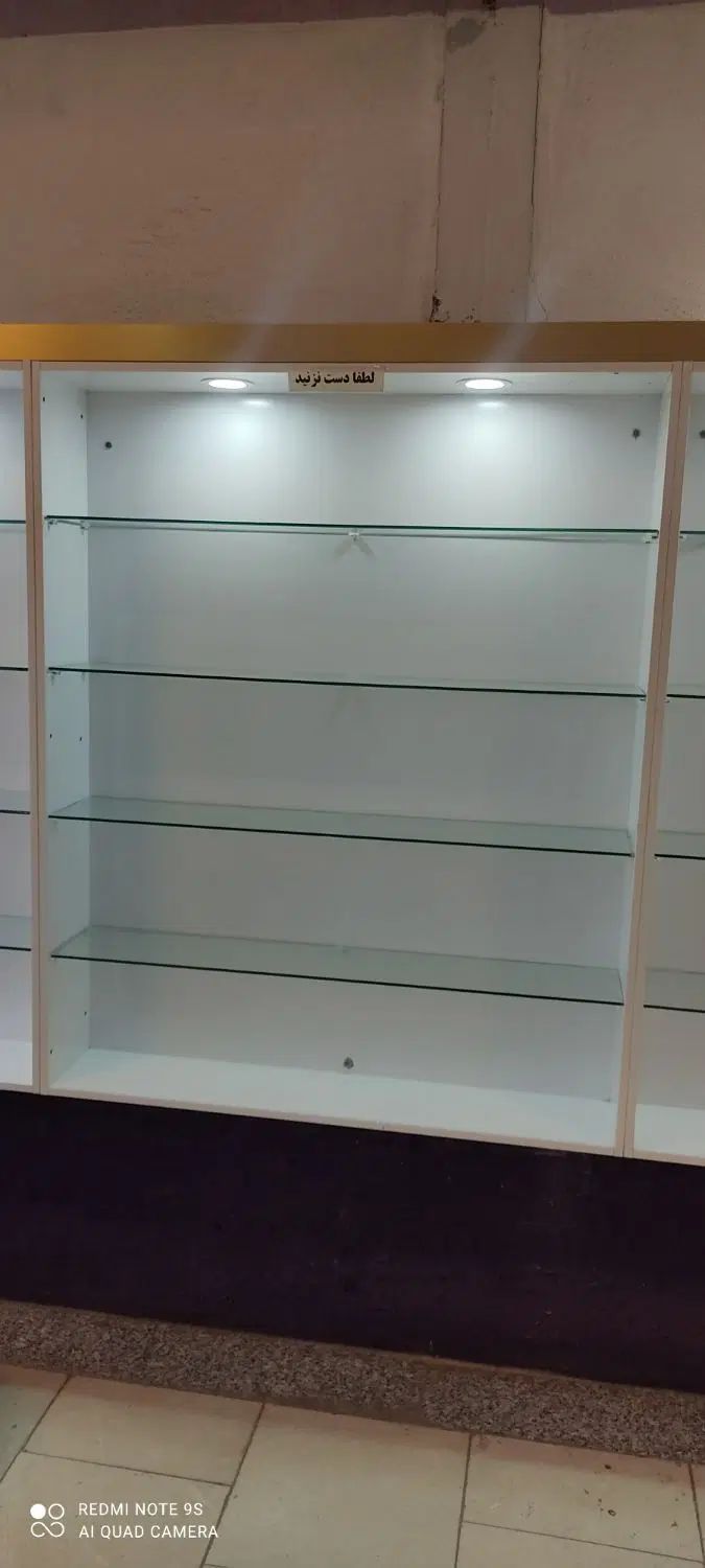 ۳ عدد قفسه مناسب لوازم آرایشی ،عینک و عطر فروشی|کتابخانه، شلف، قفسه‌های دیواری|اراک, |دیوار