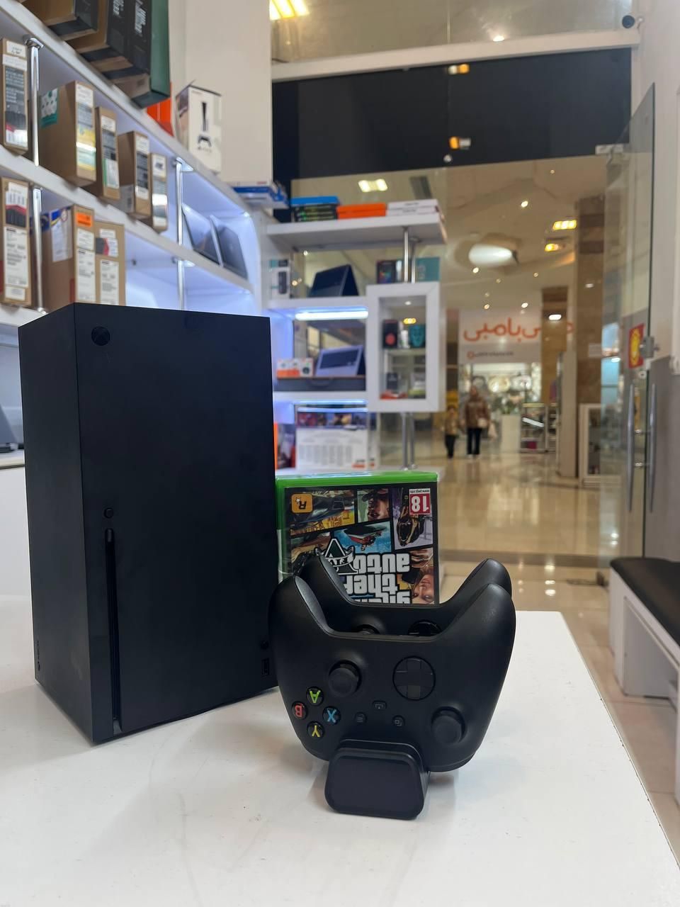 xbox سری x دو دسته با 3 تا بازی cd|کنسول، بازی ویدئویی و آنلاین|گرگان, |دیوار
