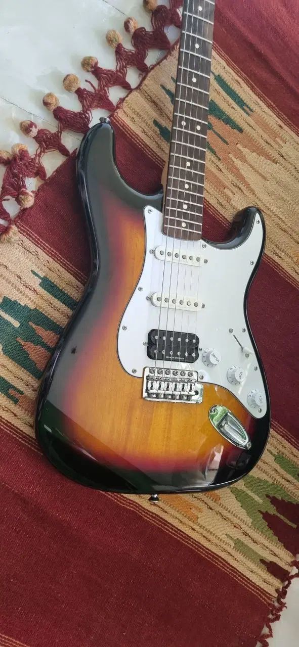 گیتار فندر Squier VM Strat HSS + کیس و تجهیزات|گیتار، بیس، امپلیفایر|تهران, امجدیه (خاقانی)|دیوار