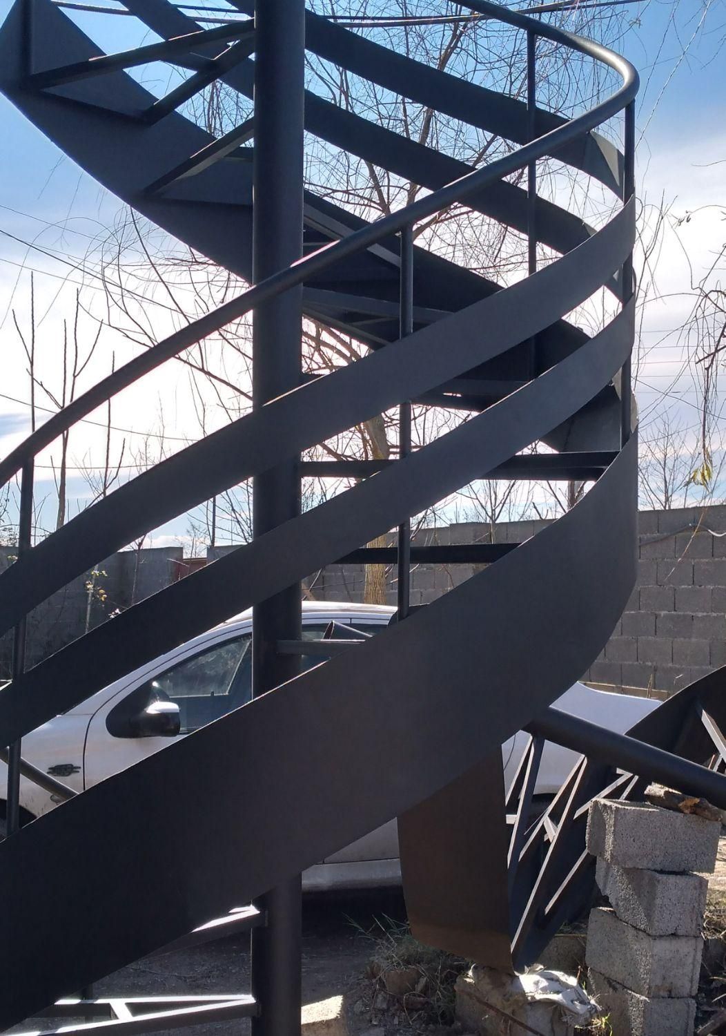 پله گرد فلزی|خدمات پیشه و مهارت|رشت, سعدی (تختی)|دیوار