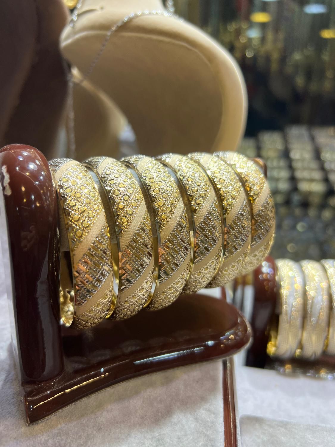 نیم پهن مدل دریا سبک و نمادار|جواهرات|کاشان, بازار کاشان|دیوار