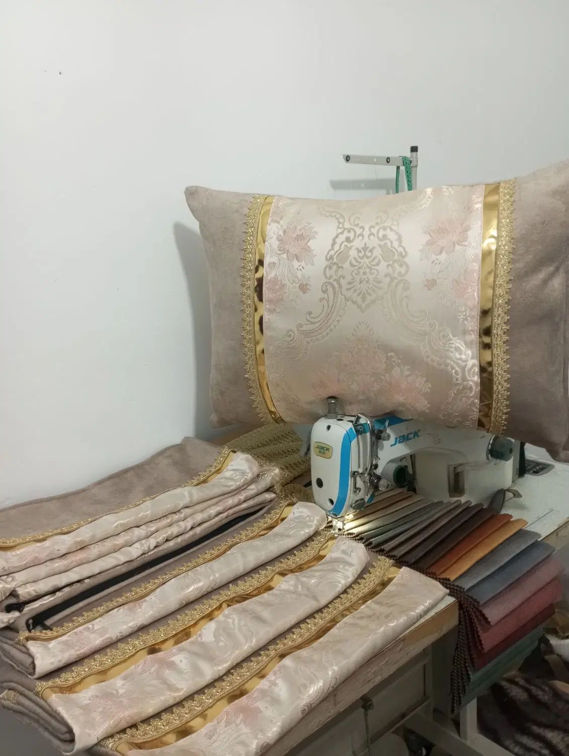 روبالشتی و کوسن مخمل طرح سلطنتی|رختخواب، بالش، پتو|مشهد, پنجتن|دیوار