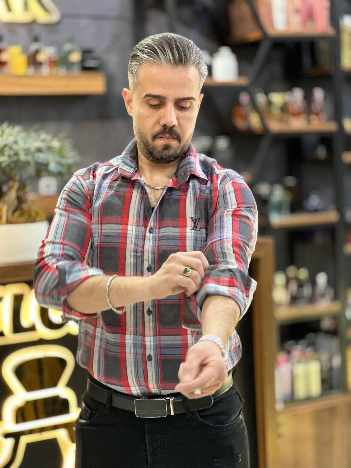 فروش پیراهن|لباس|قم, چهل درخت‎|دیوار