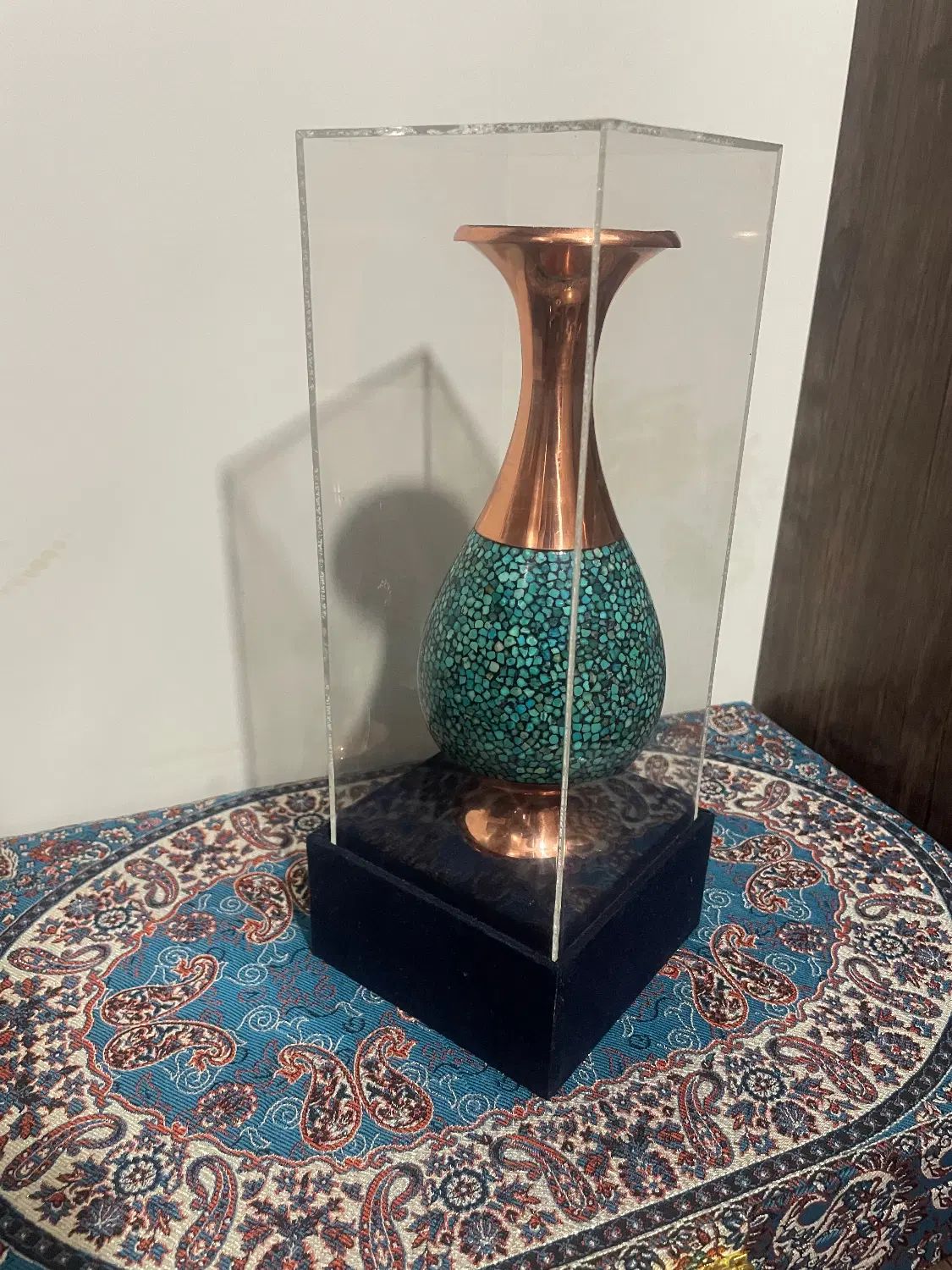 گلدان فیروزه کوبی اقاجانی همراه جعبه جیر|صنایع دستی و سایر لوازم تزئینی|تهران, شمس‌آباد|دیوار