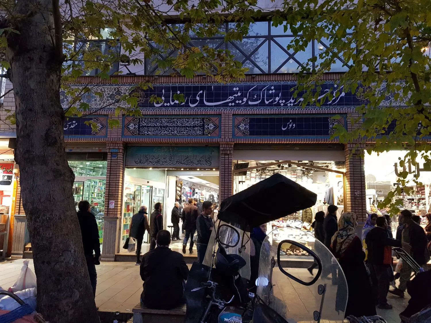 اجاره مغازه بر اصلی ۱۵ خرداد داخل پاساژ کویتی|اجارهٔ مغازه و غرفه|تهران, بازار|دیوار