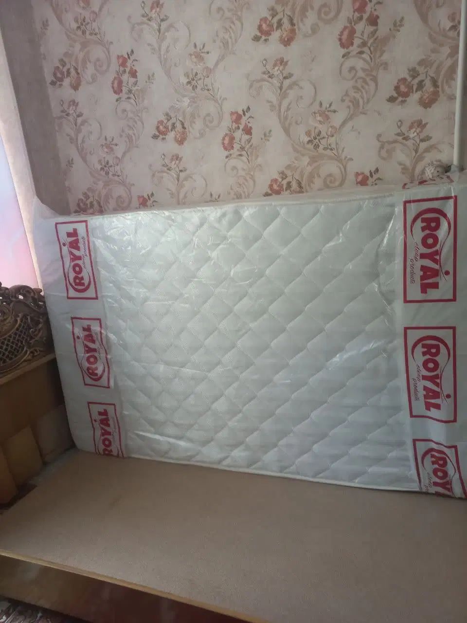 تخت خواب یکنفره سلطنتی|تخت و سرویس خواب|کرج, باغستان|دیوار