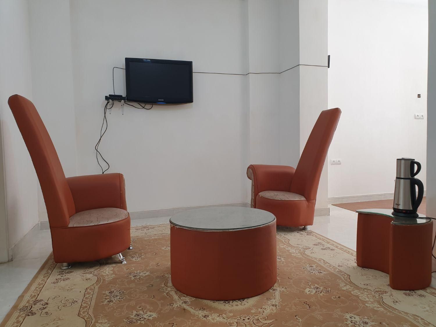 خانه مسافرمرکزشهر دارای پارکینگ مبله دربست|اجارهٔ کوتاهمدت آپارتمان و سوئیت|تویسرکان, |دیوار