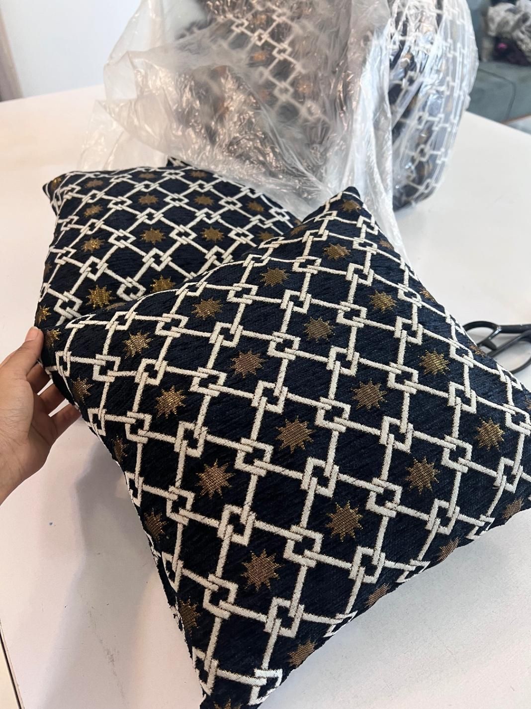 انواع کاور کوسن و کوسن پر شده موجود است|مبلمان خانگی و میز عسلی|کرمان, |دیوار