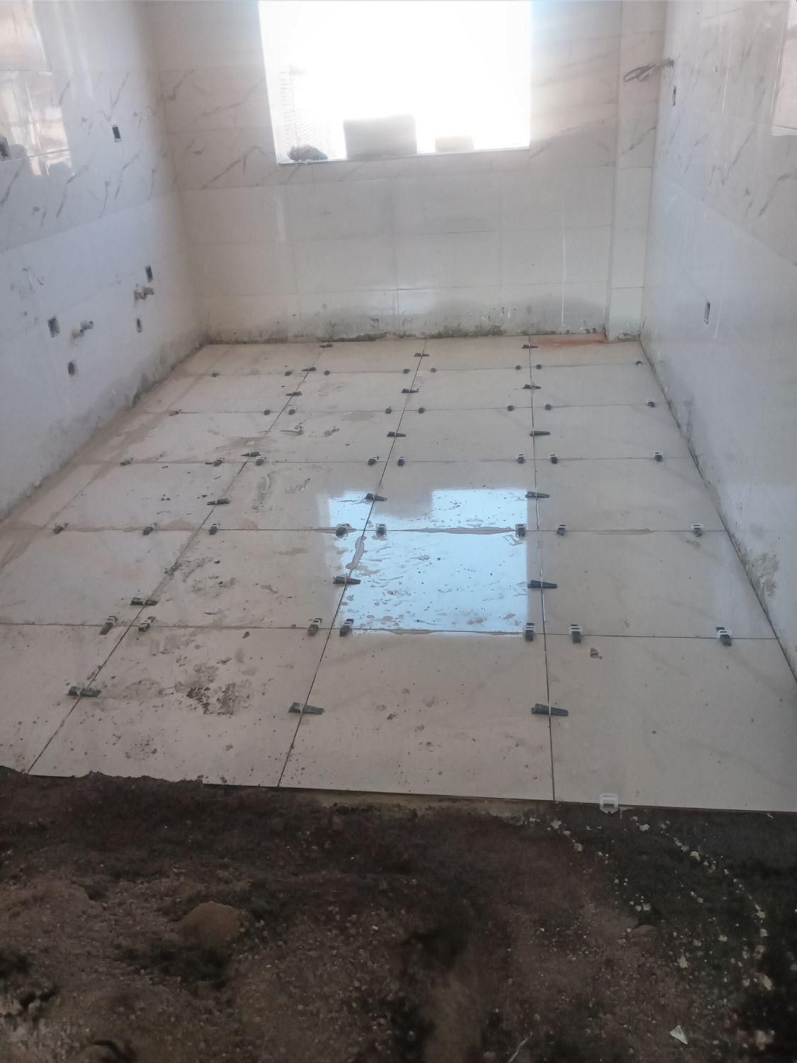 نصب انواع کاشی سرامیک موزائیک قرنیز سنگ و....|خدمات پیشه و مهارت|اراک, |دیوار