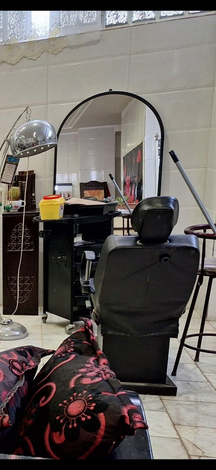 تجهیزات کامل آرایشگاه کوچک|آرایشگاه و سالنهای زیبایی|یزد, |دیوار