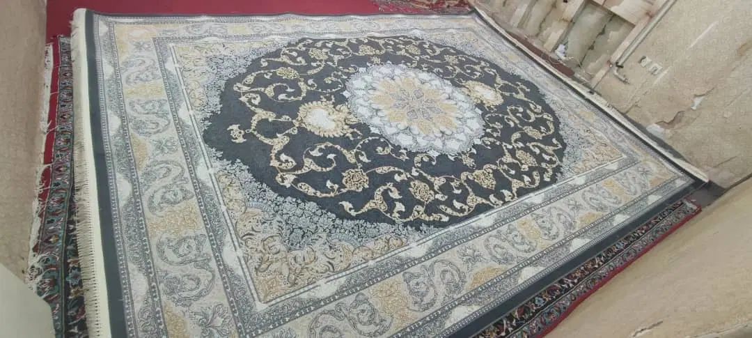 یک تخته فرش۱۲متر هزار شانه گلبرجسته طلاکوب دست دوم|فرش|تهران, افسریه شمالی|دیوار