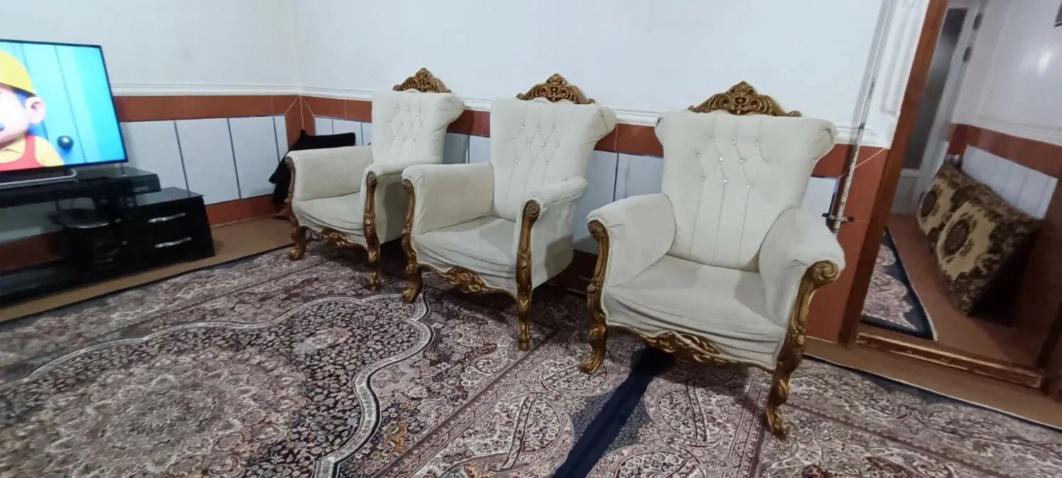 فروش دو دست مبل سلطنتی و راحتی دستی 6500 سالم|مبلمان خانگی و میز عسلی|آق قلا, |دیوار