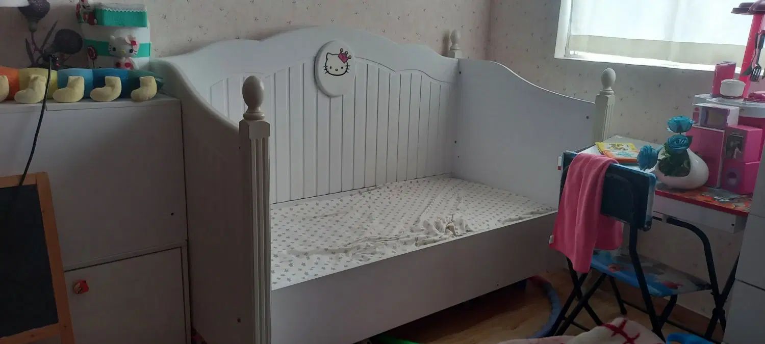 تخت آپادانا|تخت و صندلی بچه|رشت, حمیدیان|دیوار