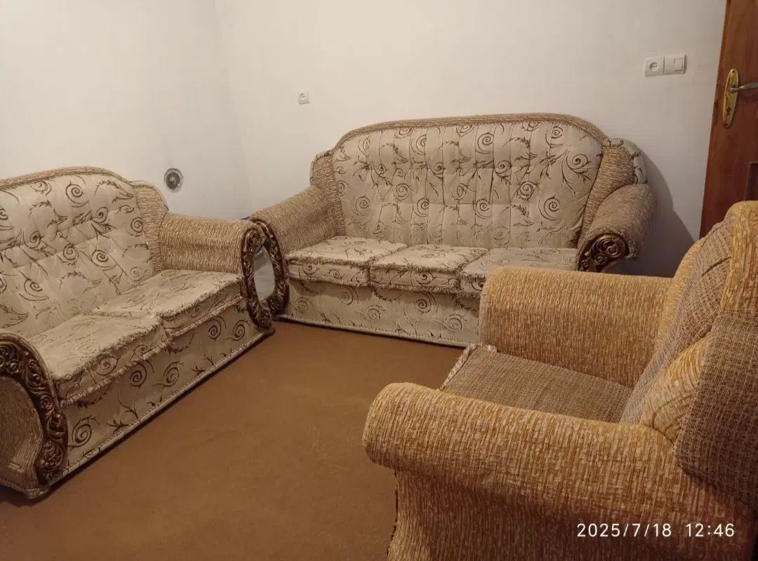 مبلمان ۹ نفره محکم و تمیز با جلو مبلی و عسلی|مبلمان خانگی و میز عسلی|مرودشت, بیست متری بیمارستان|دیوار